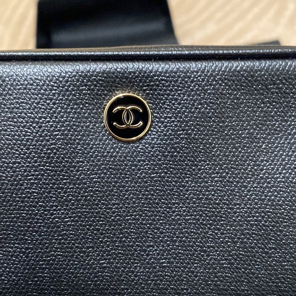 Authentic Chanel clutch or toiletry bag - Picture 3 of 11